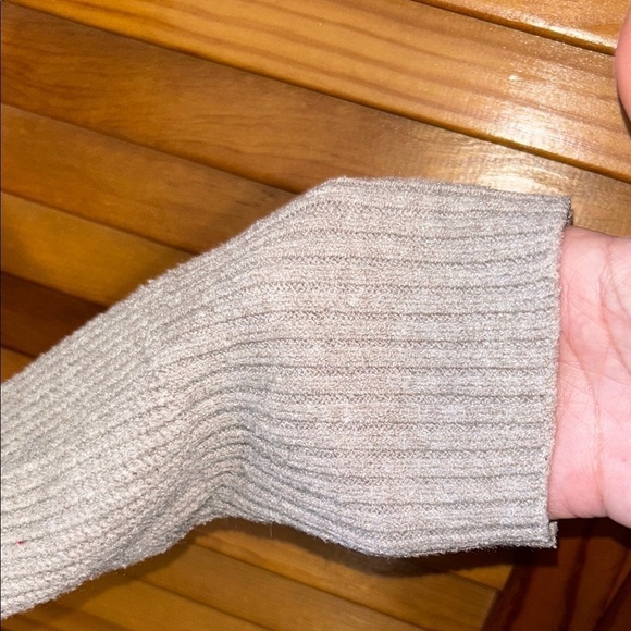 Women's White and Gray Sweater - Picture 4 of 7